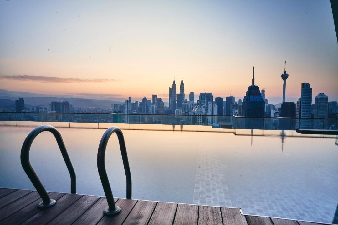 Regalia Suites Infinity Pool Kuala Lumpur Bagian luar foto