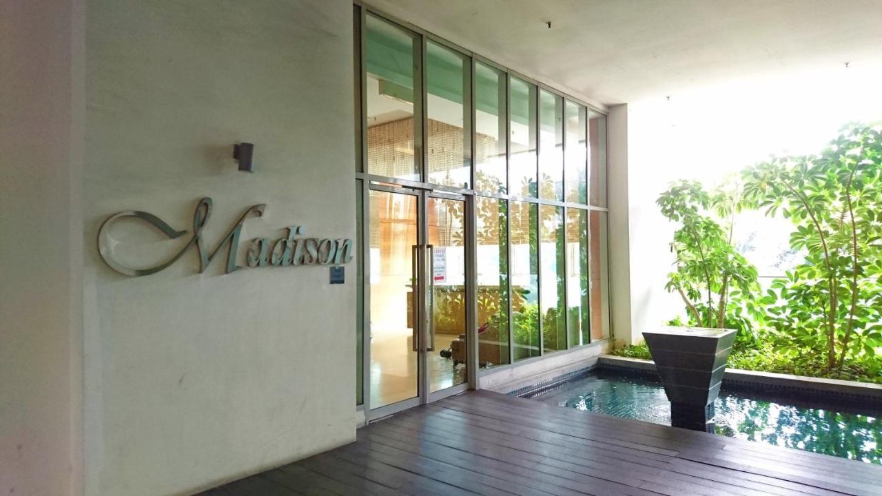 Regalia Suites Infinity Pool Kuala Lumpur Bagian luar foto